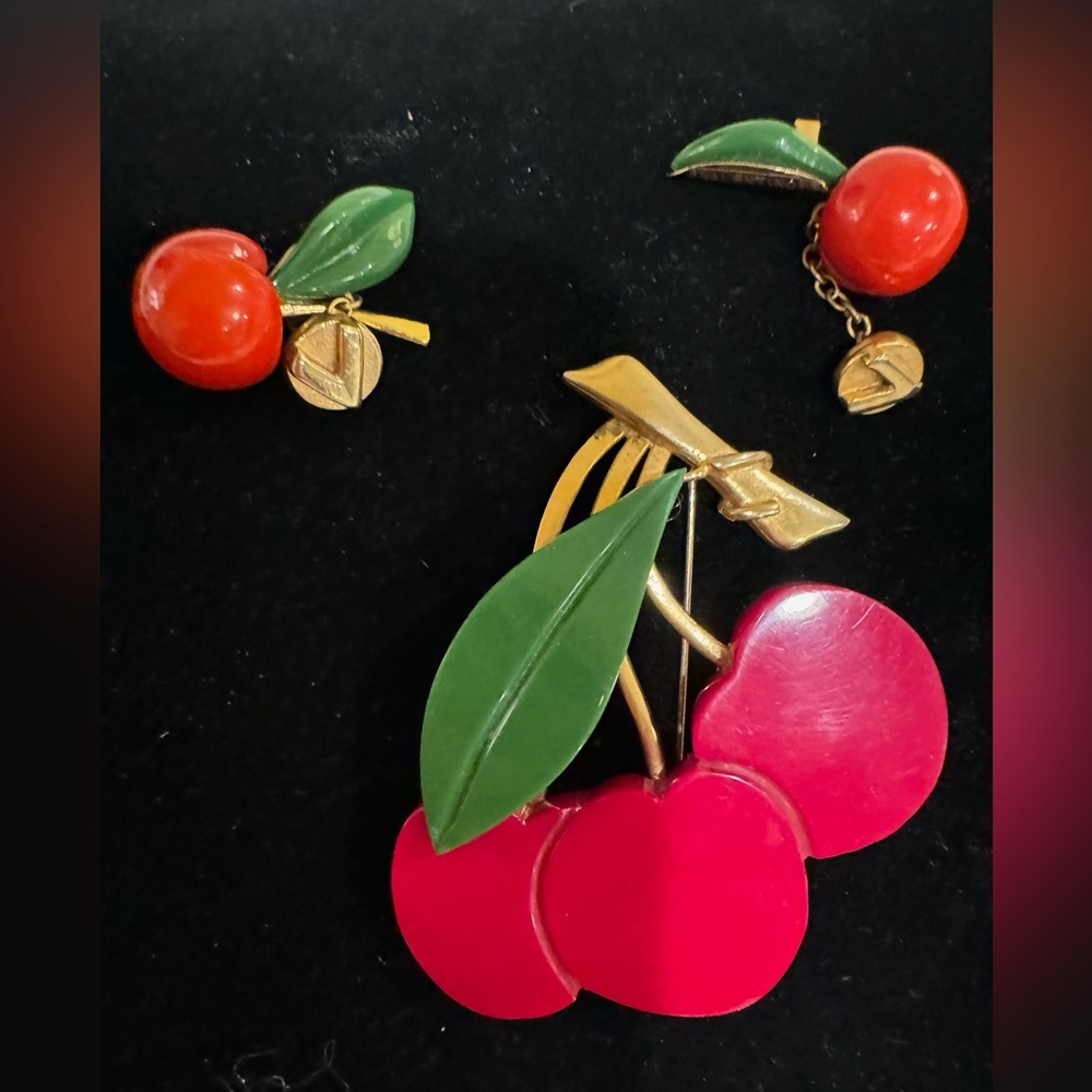 VALENTINO MADE IN ITALY. This is a pin and cufflink set.